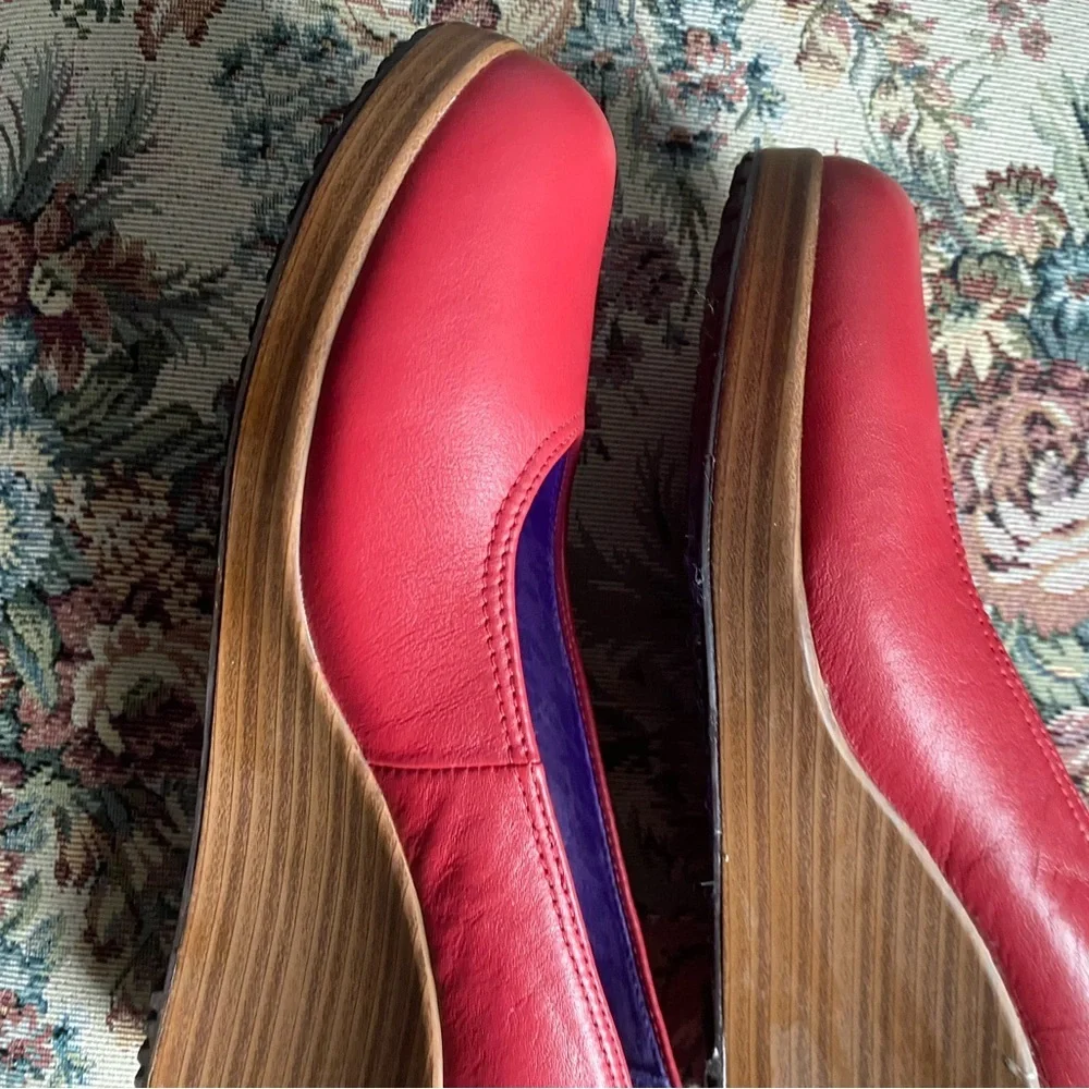Crocs A-Leigh Leather Red Close Toe Wood Tone Stacked Platform Wedge Shoes 7W